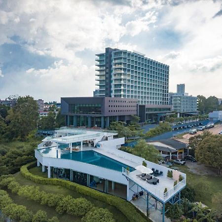 Tsix5 Phenomenal Hotel Паттайя Экстерьер фото